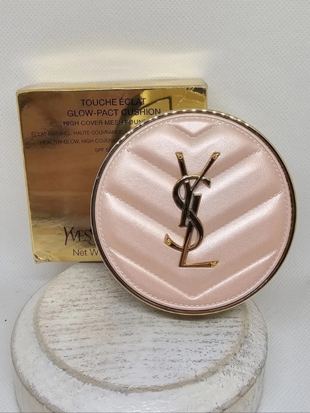 Yves Saint Laurent Glow-Pact Foundation B20 Porcelain